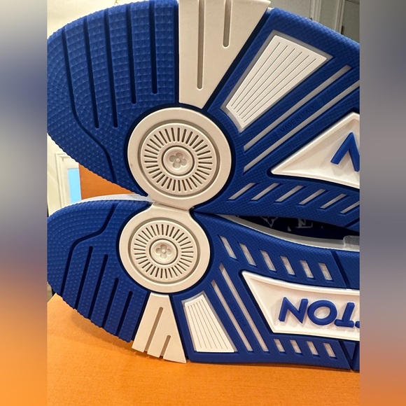 LOUIS VUITTON TRAINERS DESIGNED BY
(Virgil Abloh) - Picture 9 of 13